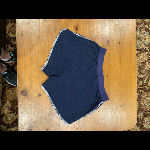 Under Armour Notre Dame women’s running shorts - Picture 6 of 6